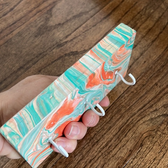 Marble painted wall hanger - Picture 6 of 8